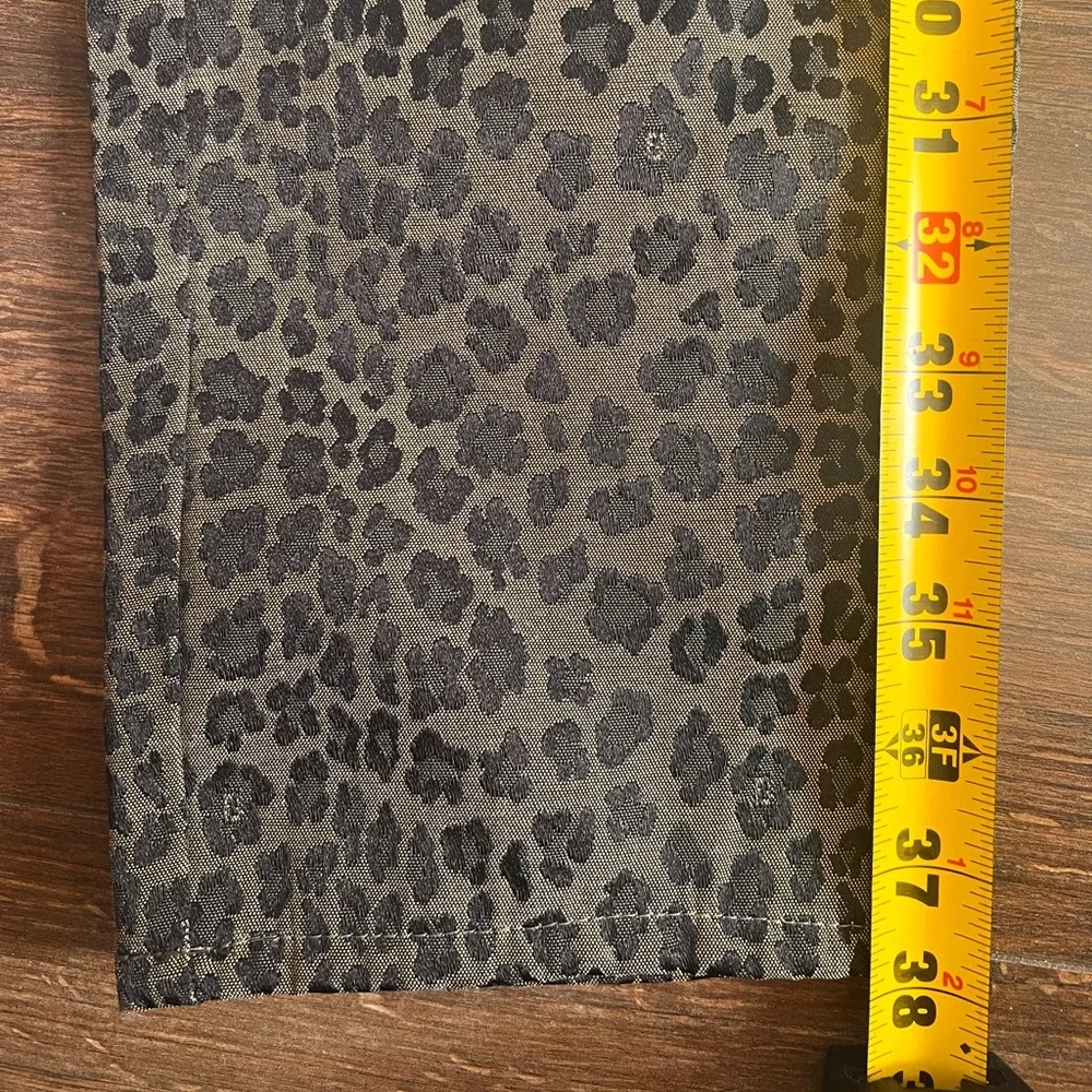 SOLD Fendi 1990s Leopard print pants sz 26. - Picture 5 of 6